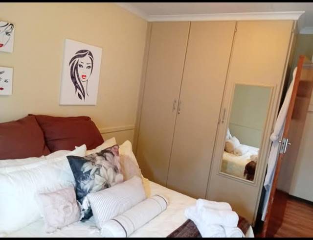 4 BEDROOM HOUSE FOR SALE IN COSMOSRAND